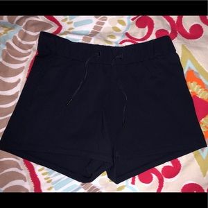 Lululemon “on the fly shorts” size 6